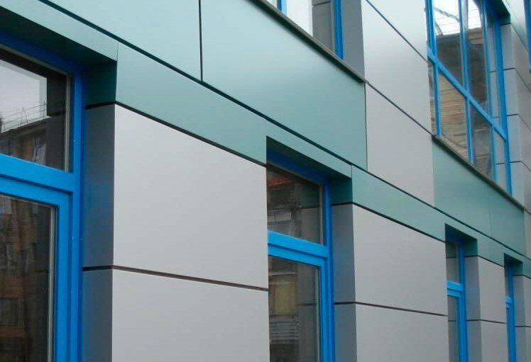 Монтаж фасада из алюминиевых композитных панелей