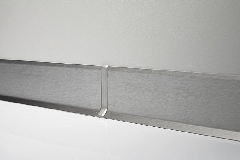 Стык для плинтуса металлический серый (фурнитура) ПТ100